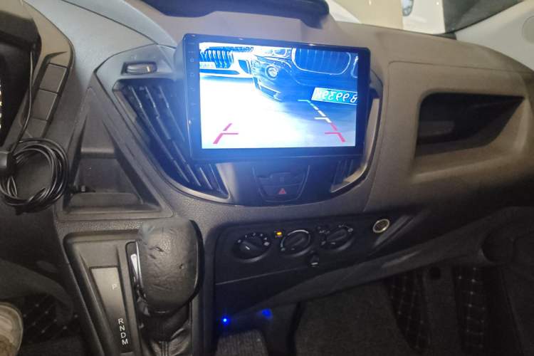 Used Ford Transit 2017 2.0T Gasoline Automatic Multi-Function Commercial Vehicle Short Wheelbase Low Roof China V Standard