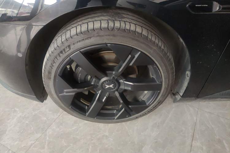 Used XPeng MONA M03 2024 620 with Ultra-Long Range Left Front Wheel Hub