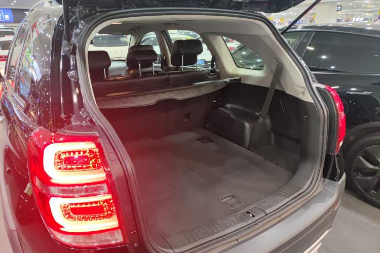 Used Chevrolet Captiva 2015 2.4L 4x4 Flagship Edition 7-Seater