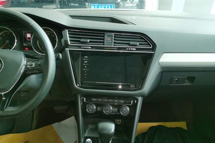 Used Volkswagen Tiguan L 2020 330TSI Automatic Two-Wheel Drive Smart Luxury Edition China VI Standard Audio And AC Panel