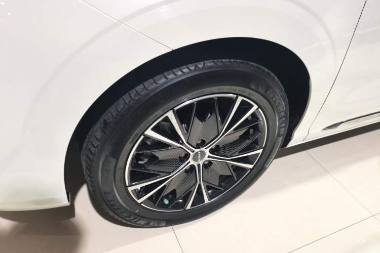 Used Roewe iMAX8 2023 400TGI Comfort Edition Exterior 7