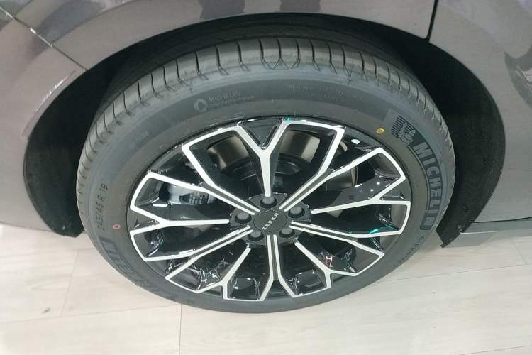 Used Zeekr 007GT 2025 Rear-Drive Intelligent Driving Version 75 kWh Right Rear Wheel Hub