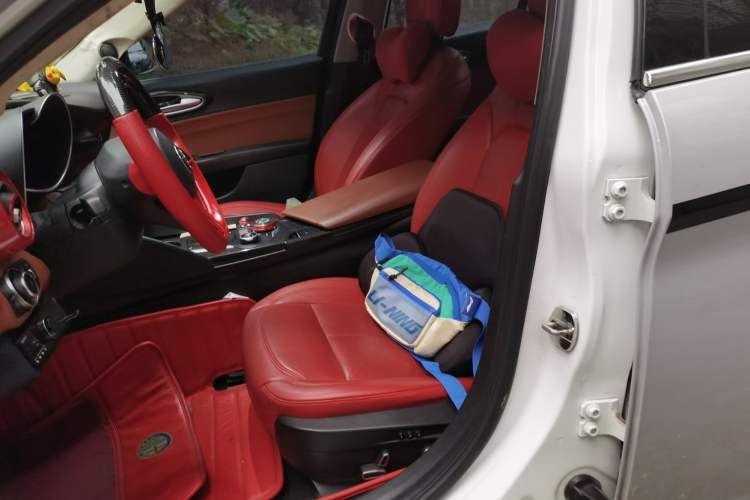 Used Alfa Romeo Giulia 2017 2.0T 200HP Luxury Edition Left Front Seat