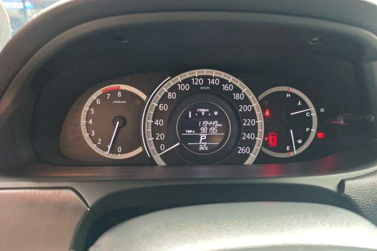 Used Honda Accord 2015 2.0L LX Comfort Edition Odometer Close Up