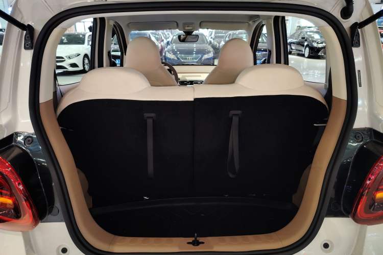Used Wuling Hongguang MINIEV 2025 Four-Door Version Advanced Edition Trunk