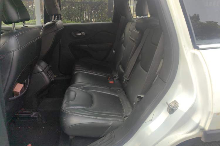 Used Jeep Cherokee 2014 2.4L Luxury Edition