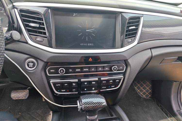 Used GAC Trumpchi GS7 2017 320T Two-Wheel-Drive Luxury Model Audio And AC Panel