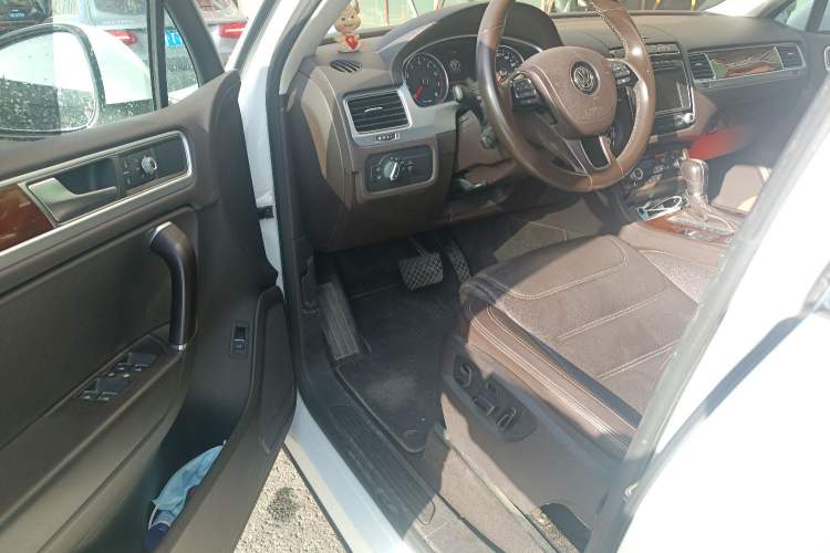 Used Volkswagen Touareg 2015 3.0 TSI Standard Model
