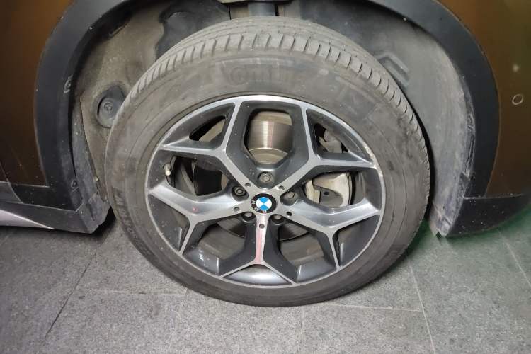 Used BMW X1 2016 xDrive20Li Luxury Model Right Front Wheel Hub