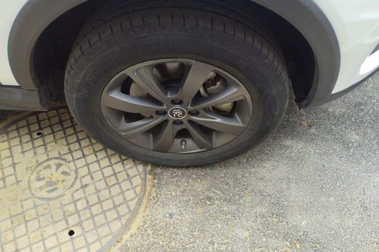 Used BYD Yuan New Energy 2019 EV535 Smart Connect Trendsetting Model Right Front Wheel Hub