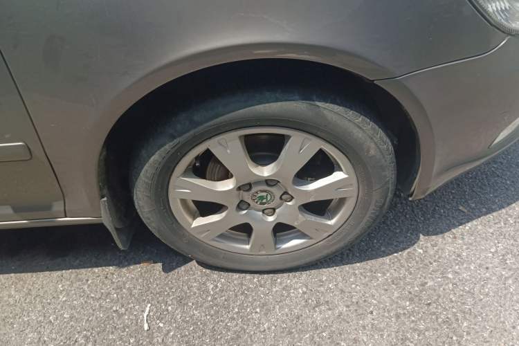 Used Skoda Octavia 2015 Classic Model 1.6L Manual Eado Version