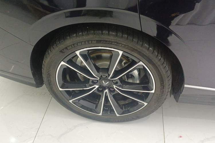 Used VOYAH PASSION 2024 PHEV Four-Wheel Drive Ultra-Long Range Flagship Model
