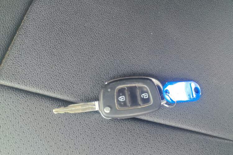 Used Hyundai Verna (older generation) 2017 1.4L Manual Colorful Skyroof Version China V Standard Vehicle Key