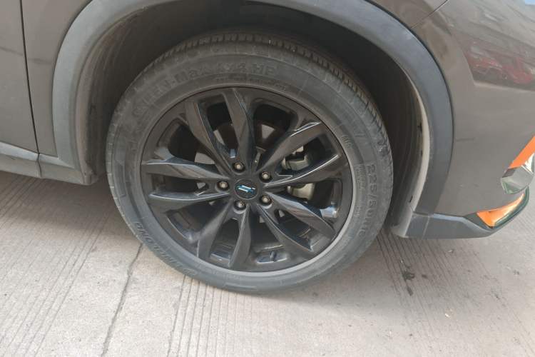 Used CHANGAN OSHAN X5 2022 Sport Edition 1.5T DCT Cyclone Assault Right Front Wheel Hub