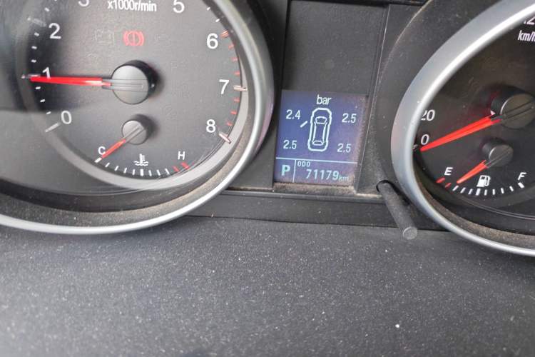 Used Haval H6 2013 Upgraded Model 2.4L Automatic Two-Wheel Drive Elite Version Odometer Close Up