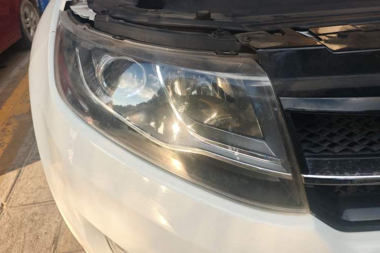 Used Land X7 2015 2.0T Panoramic Flagship Edition Right Front Headlight