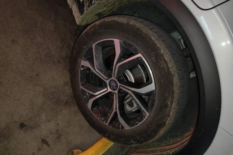 Used BYD Yuan PLUS 2024 Honor Edition 430KM Leading Model Right Front Wheel Hub