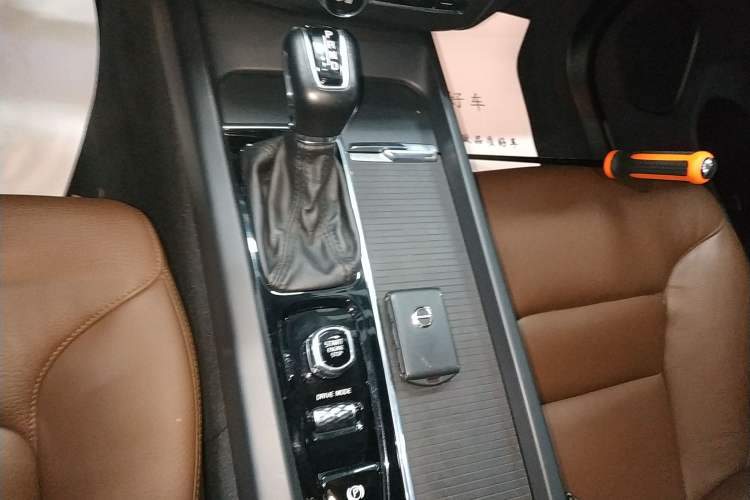 Used Volvo XC60 2021 T5 4x4 Smart Luxury Edition Gear Lever