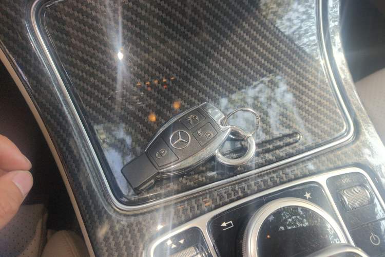 Used Mercedes-Benz GLC 2016 GLC 260 4MATIC Luxury Model
