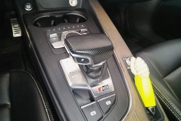 Used Audi A4L 2018 30th Anniversary Edition 40 TFSI Trendy Model Gear Lever