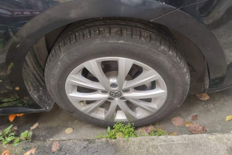 Used Volkswagen Lavida 2015 1.6L Manual Comfort Edition Right Front Wheel Hub