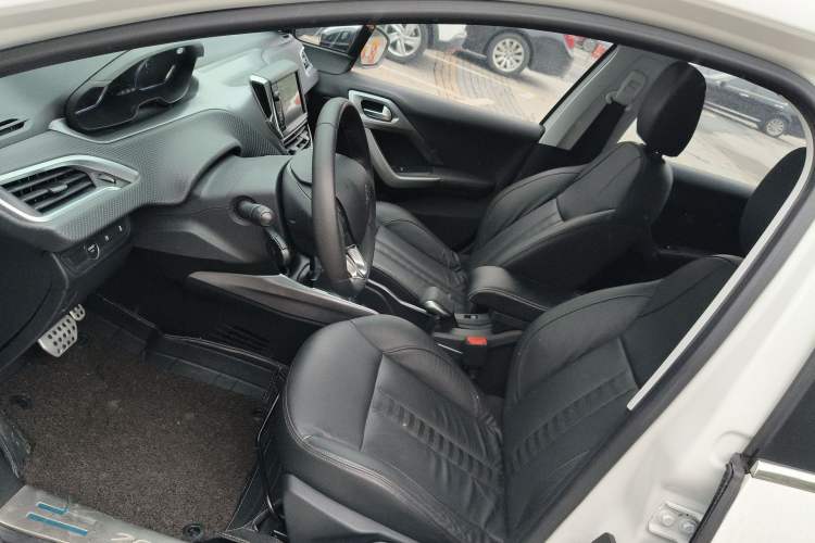 Used Peugeot 2008 2014 1.6L Automatic Navigation Edition Left Front Seat