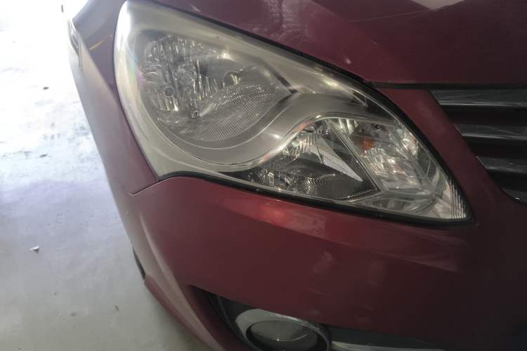 Used Hyundai Celesta 2011 1.6L Automatic Comfort Edition Right Front Headlight