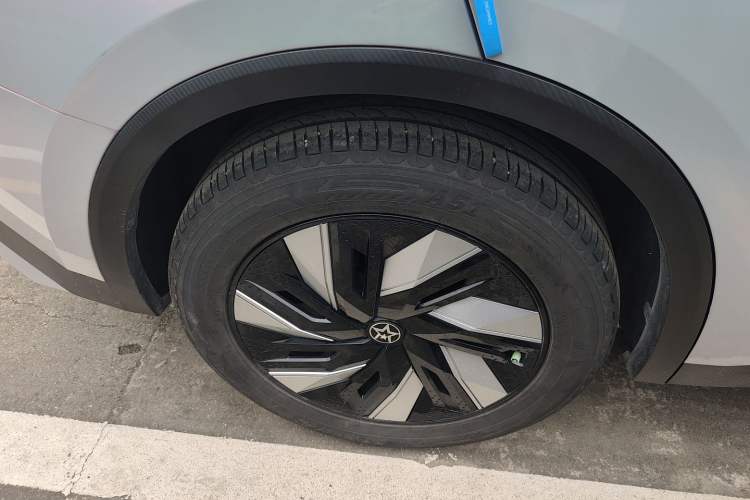 Used Venucia V DD-i 2023 110 km iE Version Right Rear Wheel Hub