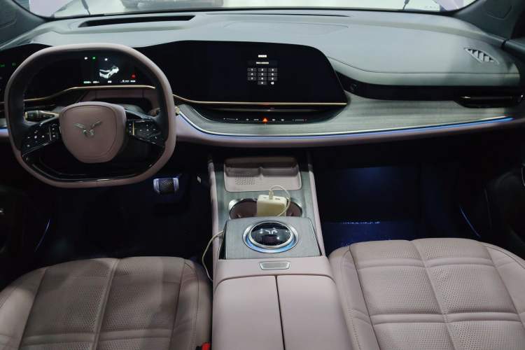 Used Hongqi Tiangong 08 2025 565 Ultra Four-Wheel Drive Version Center Console