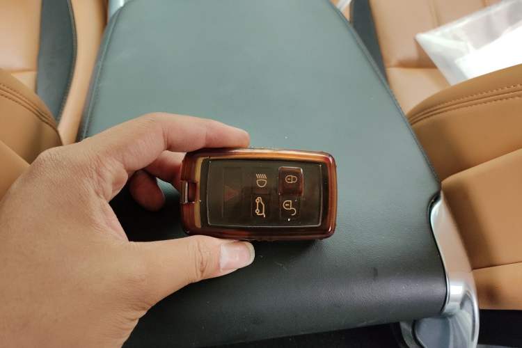 Used Land Rover Range Sport 2022 3.0 L6 YAO Black Edition Vehicle Key