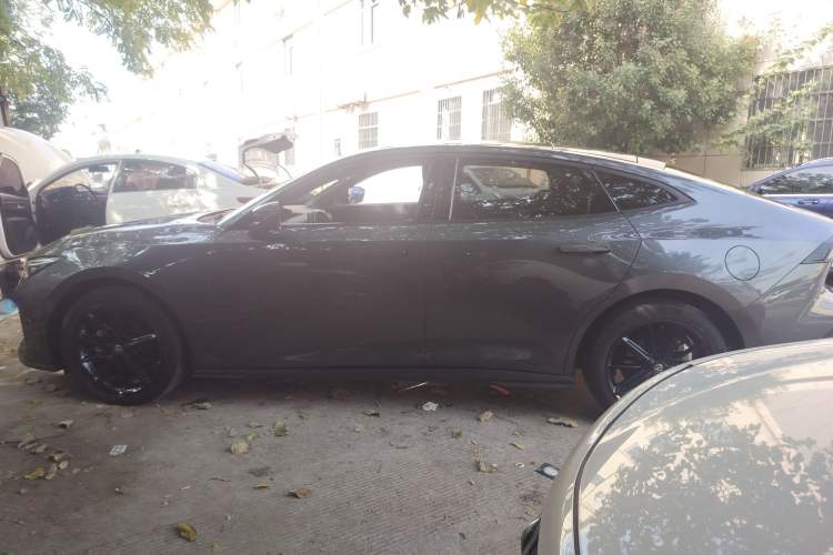 Used Changan UNI-V 2023 1.5T Prestige Model
