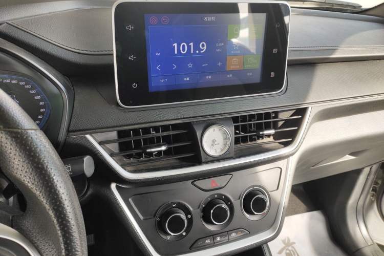 Used Wuling Hongguang S3 2018 1.5L Manual Comfort Model China V Standard Audio And AC Panel