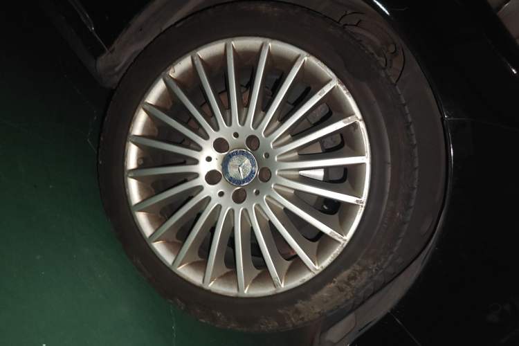 Used Mercedes-Benz E-Class 2014 Facelifted E 260 L Luxury Edition Right Front Wheel Hub