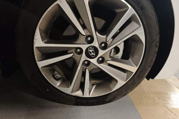 Used Hyundai Elantra (6th Generation / Lingdong) 2018 1.6L Automatic 15th Anniversary Special Edition Right Front Wheel Hub