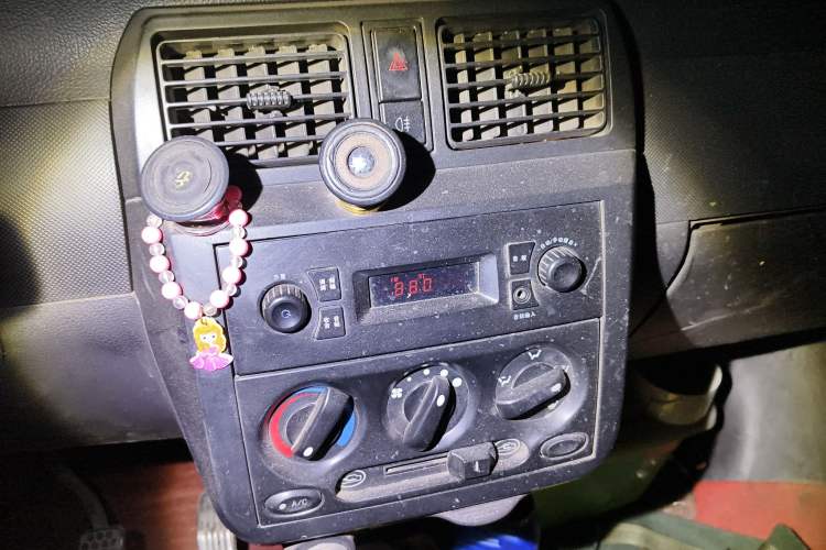 Used Wuling Rongguang 2011 1.2L Base Version
