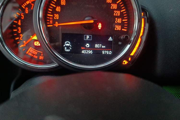 Used MINI Countryman 2018 1.5T COOPER ALL4 Artist Odometer Close Up