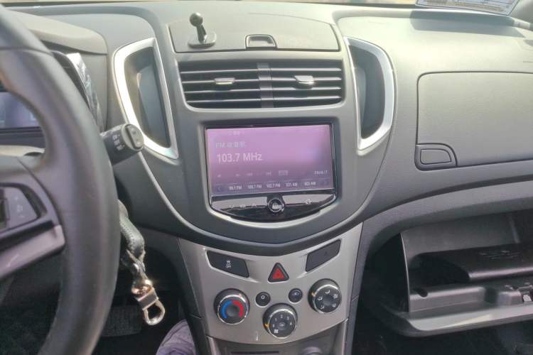 Used Chevrolet Trax 2016 1.4T Automatic Two-Wheel Drive Luxury Version Audio And AC Panel