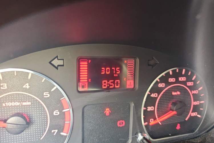 Used Wuling Hongguang V 2022 1.5L Jingqu Edition Enclosed-Window Vehicle with Hydraulic Power Steering LAR
