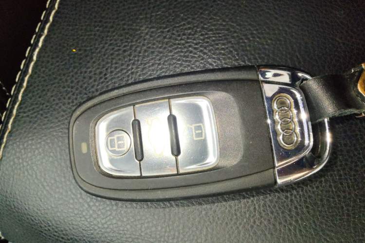 Used Audi A4L 2015 35 TFSI Automatic Standard Model Vehicle Key