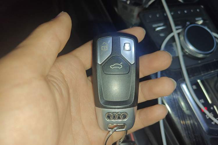 Used Audi A4L 2019 40 TFSI Fashion Version China V Vehicle Key