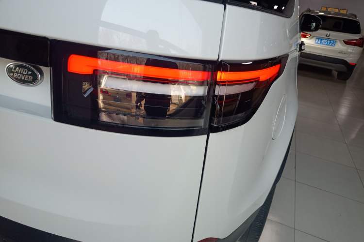 Used Land Rover Discovery 2018 2.0T SE
