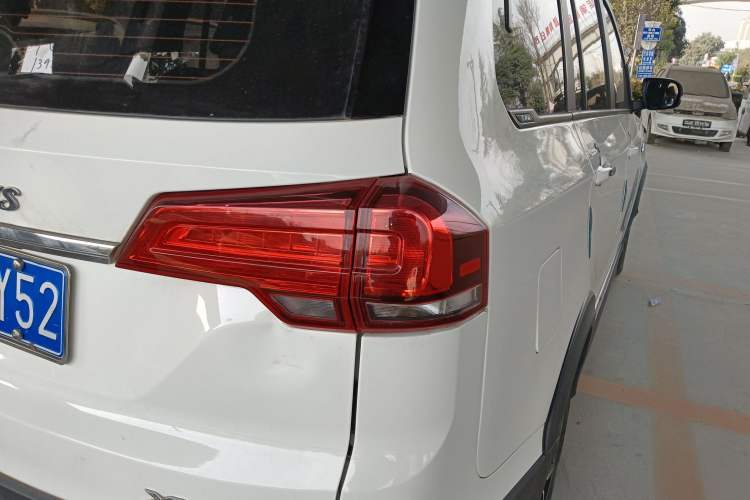 Used SWM X3 2022 1.5L Manual Comfort Edition
