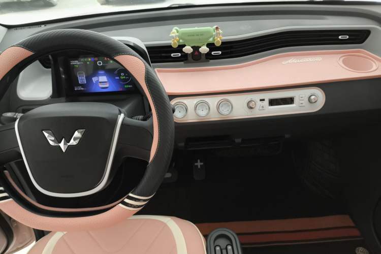 Used Wuling Hongguang MINIEV 2021 Macaron Fashion Model Lithium Iron Phosphate