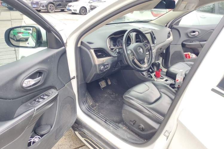 Used Jeep Cherokee 2016 2.0L Superior Edition