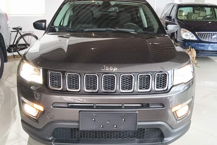 Used Jeep Compass 2019 220T Automatic Family Edition
