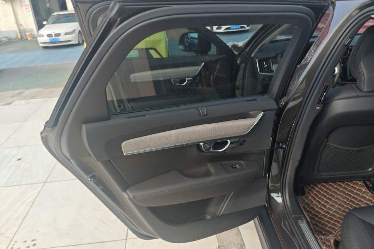 Used Volvo V90 2021 Cross Country B5 AWD Smart Range Edition
