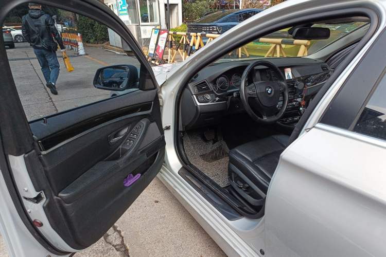 Used BMW 5 Series 2012 530Li Leading Model
