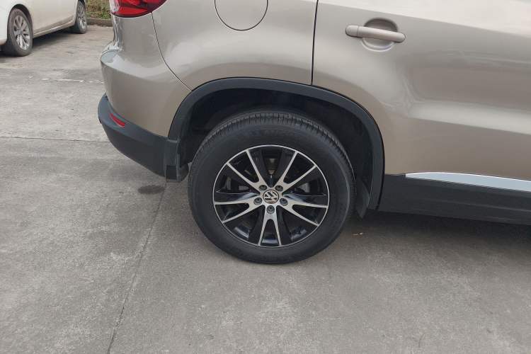 Used Volkswagen Tiguan L 2015 1.8TSI Automatic All-Wheel-Drive Luxury Model