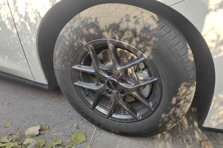 Used BYD Seal 06 New Energy 2025 DM-i Smart Drive 80KM Luxury Model Right Front Wheel Hub