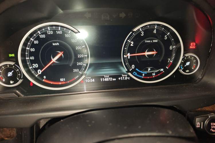 Used BMW X5 2018 xDrive28i Odometer Close Up